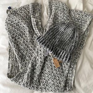 NWT American Eagle hat & GAP scarf